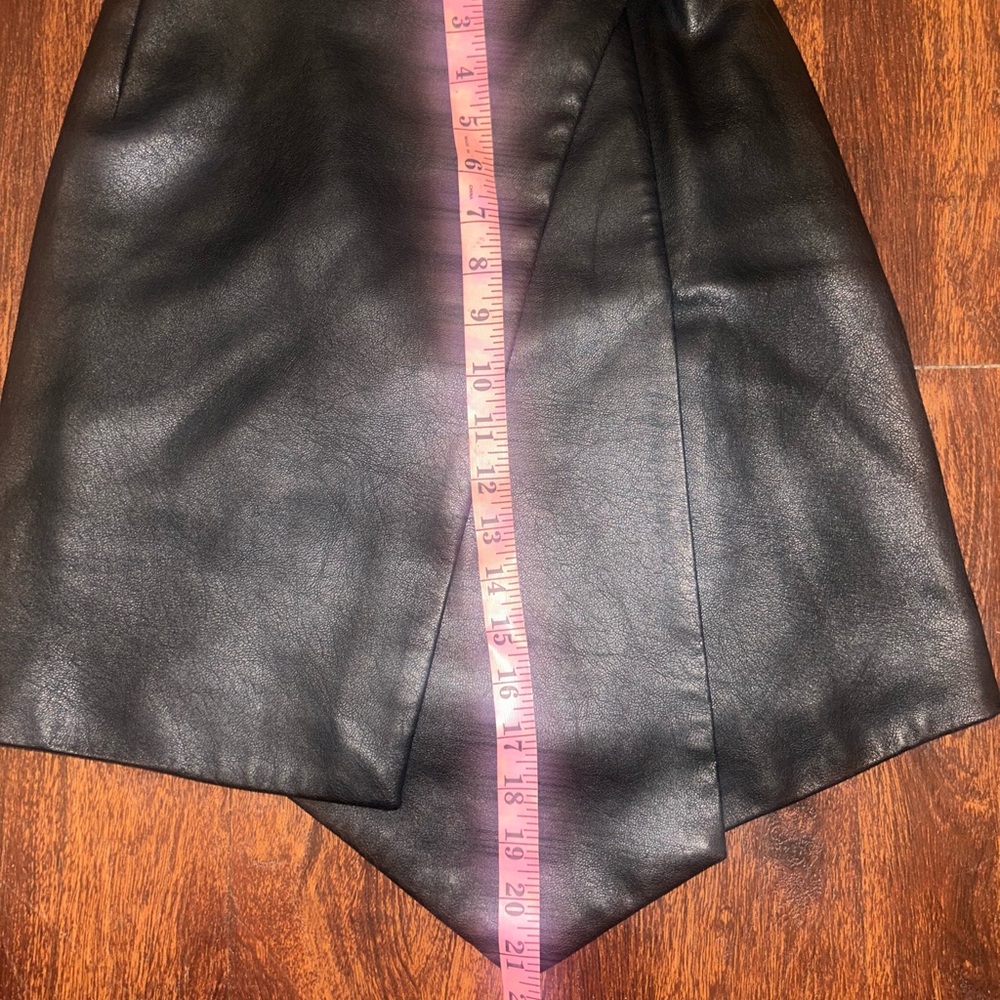 BCBG Maxazria Yulissa Skirt Womens XXS Faux Leather Buckle Wrap Busted Seam - Picture 7 of 11